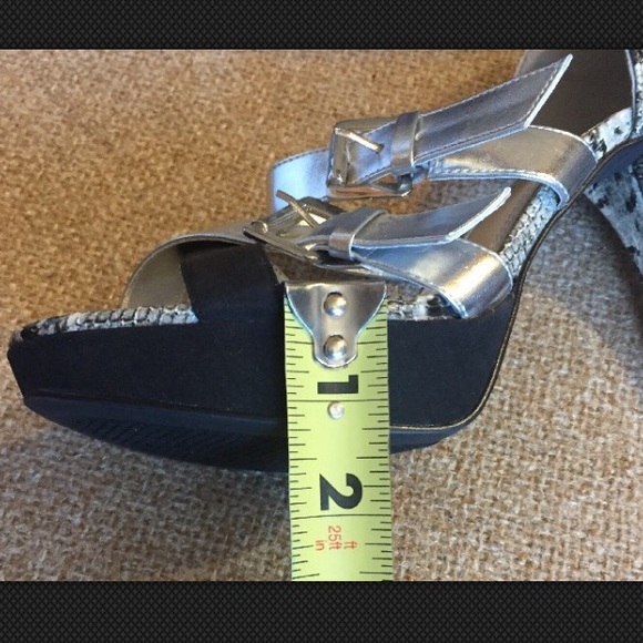 Velvet Heart 💕Women's Oriana High Heels Platforms - Picture 7 of 8